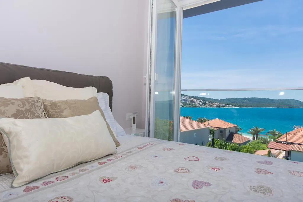 Apartments Soho Трогир
