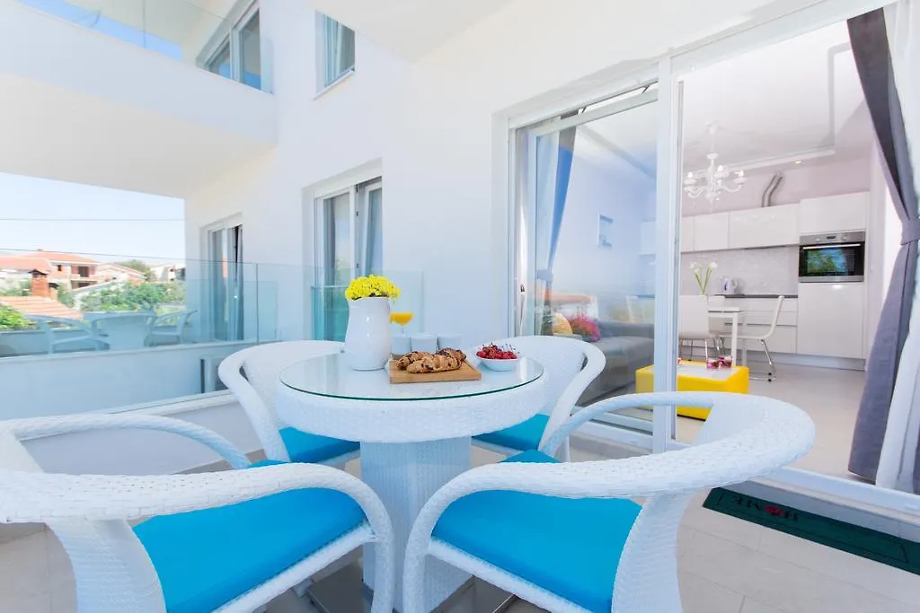 Apartments Soho Трогир