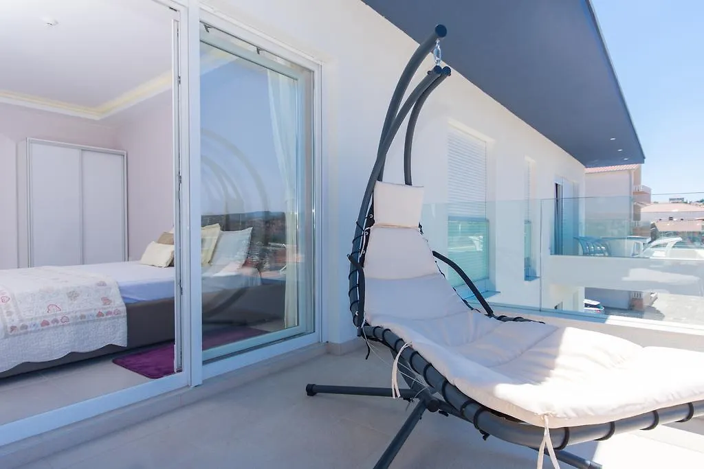 Apartments Soho Трогир